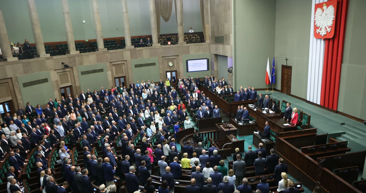 Sondaż Partyjny Poparcie Dla Partii Pis Bez Większości W Sejmie Wydarzenia W Interiapl 3818