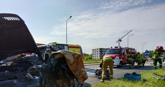 Do zderzenia autobusu szkolnego oraz samochodu osobowego doszło w Końskich w woj. świętokrzyskim. Żadnemu z dzieci nic się nie stało. W wypadku poszkodowane zostały trzy osoby.