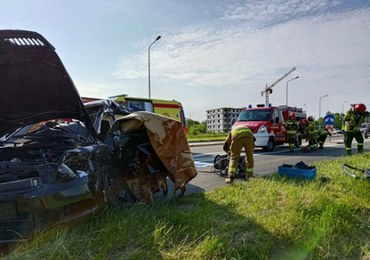 Wypadek w Końskich. Autobus szkolny zderzył się z osobówką