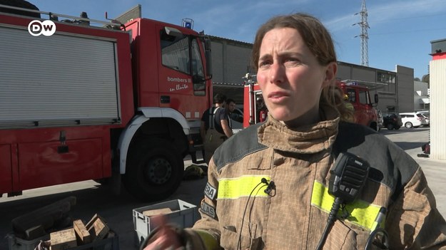 Władze Katalonii wprowadzają parytety, które mają zwiększyć liczbę kobiet w straży pożarnej. Decyzja jest przedmiotem gorącej debaty. Głównym argumentem przeciwko zmianom jest obawa o zaniżanie poziomu służby pożarniczej. Pomysłodawcy zapewniają, że kobiety nie dostaną się do straży bez przejścia wymagających testów. 