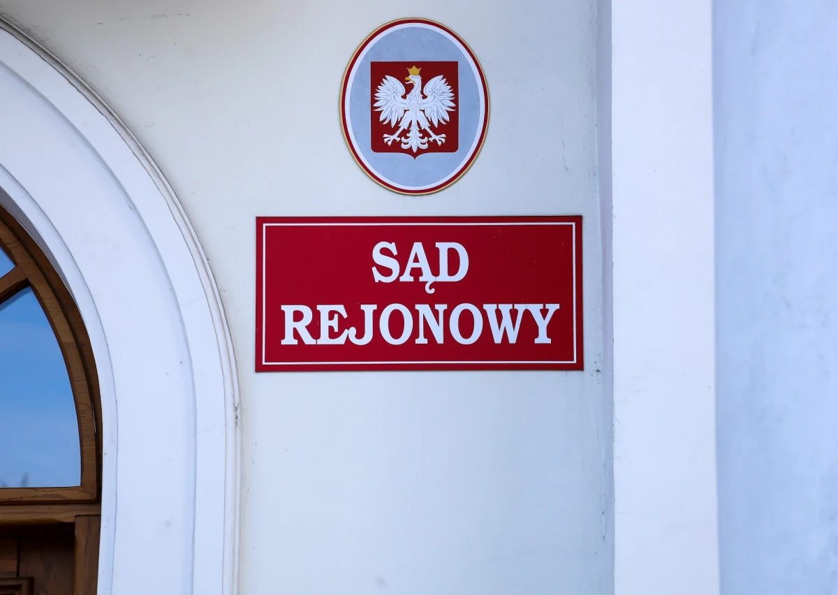 We wtorek przed Sądem Rejonowym w Legionowie stanął były już strażak ochotnik, oskarżony o wykorzystanie seksualne osoby bezradnej. Do zdarzenia miało dojść w lipcu 2022 roku w legionowskiej remizie. Ze względu na charakter sprawy sąd zdecydował, że postępowanie dowodowe będzie niejawne.