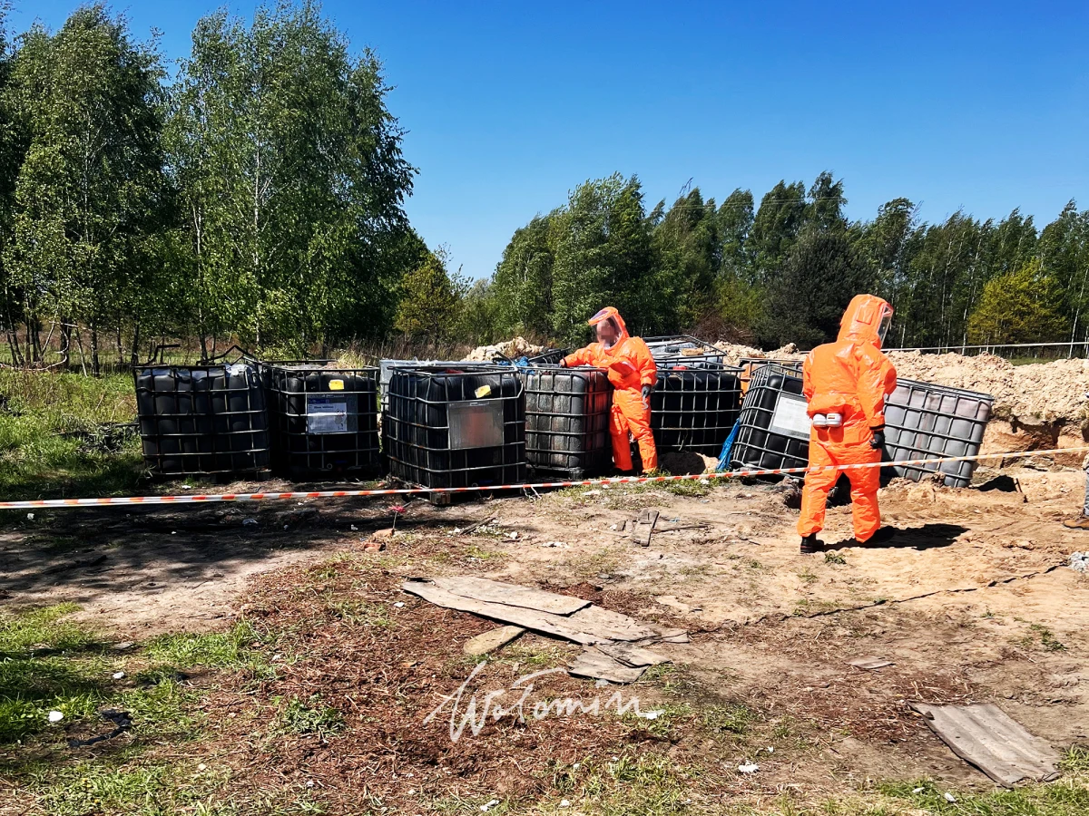Marszałek województwa mazowieckiego złożył do prokuratury zawiadomienie dotyczące firmy zajmującej się magazynowaniem odpadów. Co prawda miała ona pozwolenie, jednak ilość i miejsce składowania odpadów,  znacznie poza nie wykraczały. "Przybrało to charakter działalności przestępczej. To proceder na ogromną skalę, niosący za sobą duże ryzyko dla zdrowia i życia ludzi" - mówił podczas konferencji prasowej Adam Struzik.



