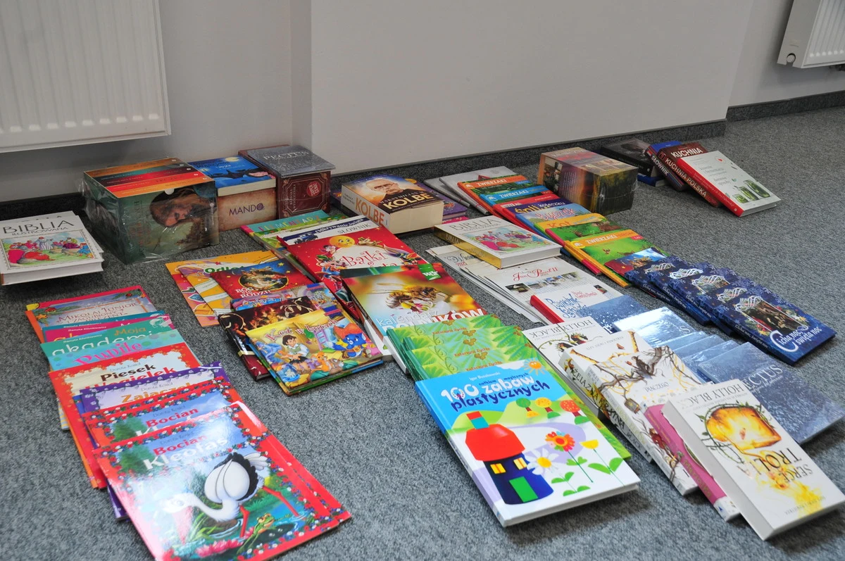 Policjanci z Jasła zatrzymali kobietę i mężczyznę, którzy kradli książki. Łupem pary padło ponad 150 pozycji.