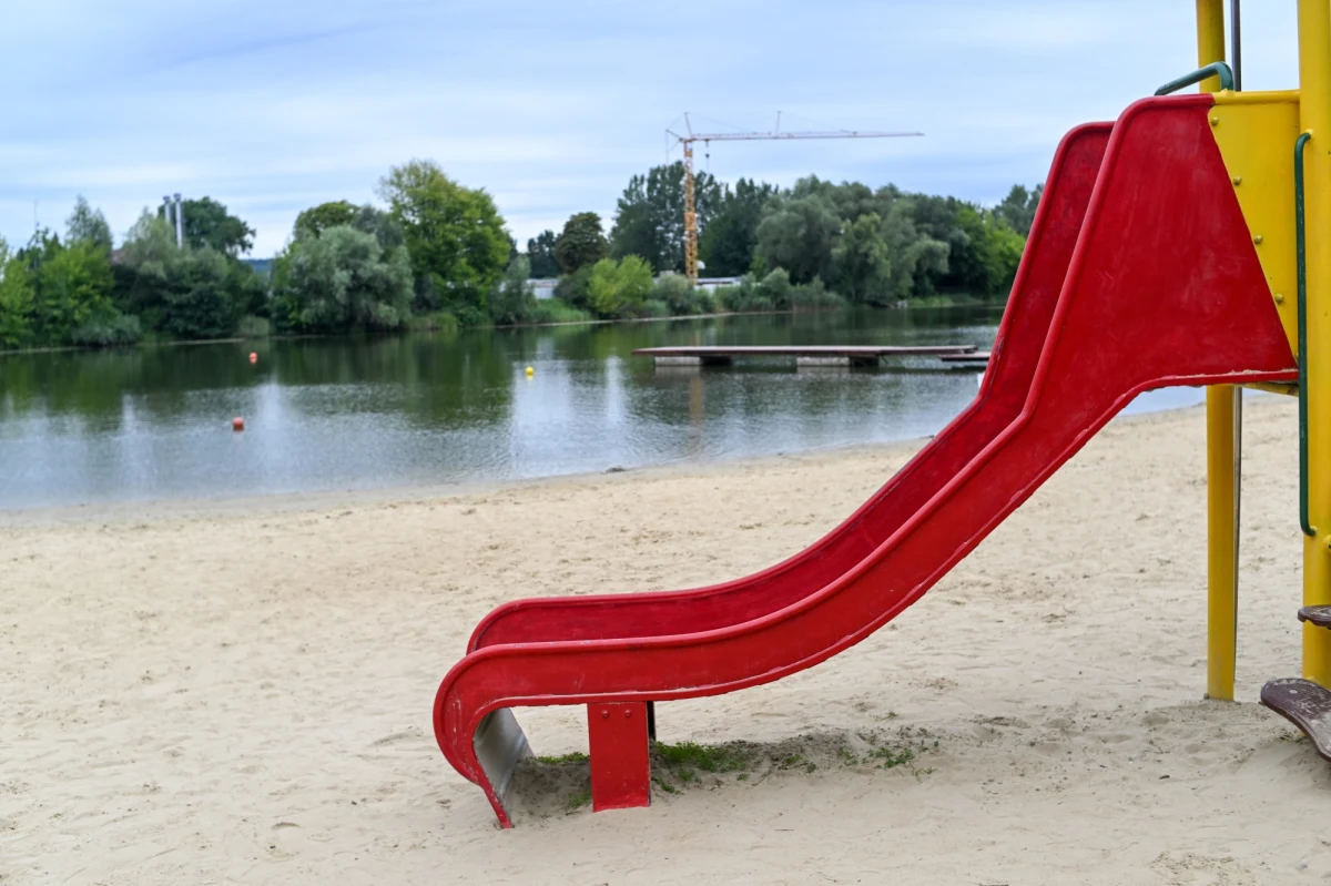 Letnie baseny Rzeszowskiego Ośrodka Sportu i Rekreacji oraz kąpielisko miejskie Żwirownia zostaną otwarte 10 czerwca. Trwają ostatnie przygotowania do rozpoczęcia sezonu.