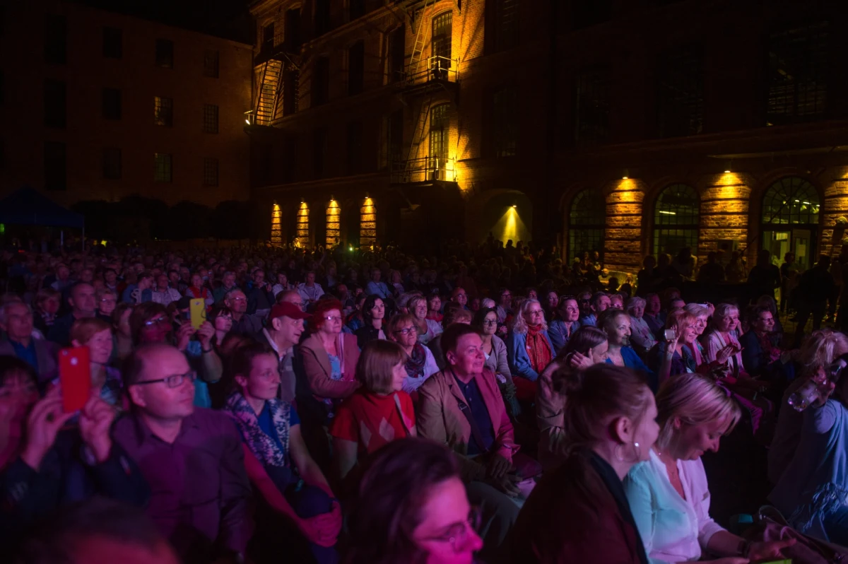 Tegoroczny, 14. festiwal Geyer Music Factory, odbywający się w czerwcu i lipcu na dziedzińcu Centralnego Muzeum Włókiennictwa w Łodzi, poświęcony będzie muzyce filmowej. Publiczność usłyszy utwory z filmów o Bondzie, tanga, melodie z musicali i piosenki z baśni Disneya.