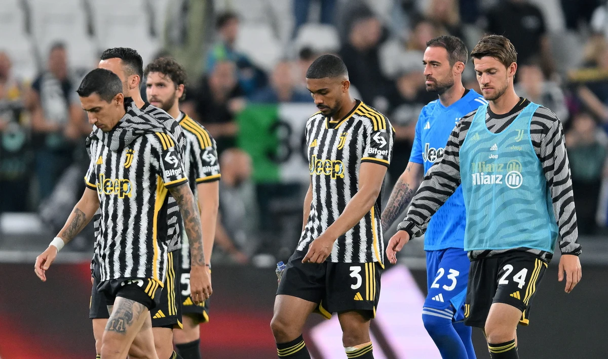 ​Juventus Turyn zawarł ugodę z włoską federacją piłkarską. "Stara Dama" zapłaci Federazione Italiana Giuoco Calcio 718 tys. euro grzywny. Klubowi odjęto 10 pkt w Serie A w związku z nieprawidłowościami dotyczącymi wynagrodzeń wypłacanych zawodnikom.