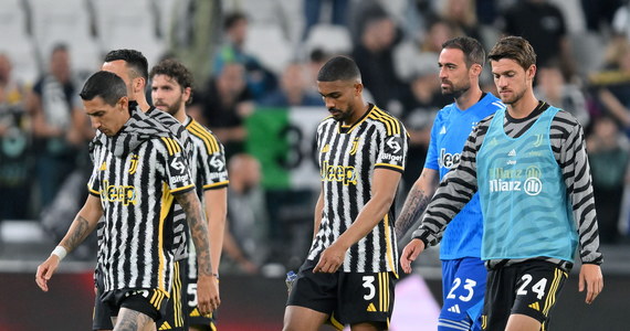 ​Juventus Turyn zawarł ugodę z włoską federacją piłkarską. "Stara Dama" zapłaci Federazione Italiana Giuoco Calcio 718 tys. euro grzywny. Klubowi odjęto 10 pkt w Serie A w związku z nieprawidłowościami dotyczącymi wynagrodzeń wypłacanych zawodnikom.