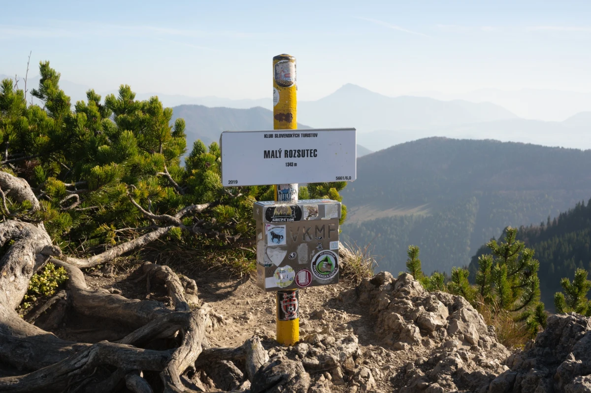 Polski turysta zmarł we wtorek w słowackich górach. Próbujący zdobyć Mały Rozsutec w Małej Fatrze mężczyzna nagle stracił przytomność. Nie udało się go uratować.