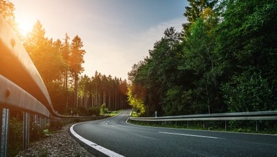 Zapadła się obwodnica Bolesławia. Dziura ma 1,5 metra średnicy