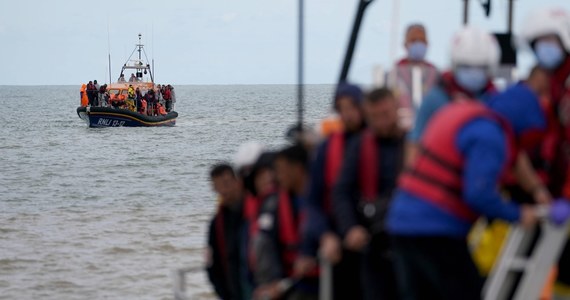 Na posiedzeniu ambasadorów państw członkowskich przy UE prezydencja szwedzka podtrzymała propozycję KE dot. reformy systemu azylowo-migracyjnego w UE. Zakłada ona m.in. relokację do 120 tys. migrantów rocznie lub ekwiwalent w wysokości 22 000 euro na osobę, w przypadku gdyby państwo nie będzie chciało relokacji - przekazało PAP źródło unijne. 