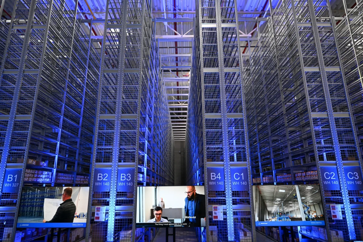 Boeing Distribution Services (BDSI) otworzył w środę nowy magazyn części w Zaczerniu k. Rzeszowa. W obiekcie o powierzchni ok. 2,5 tys. m kw. pracuje ponad 40 osób. To drugie co do wielkości centrum dystrybucyjne firmy w Europie.