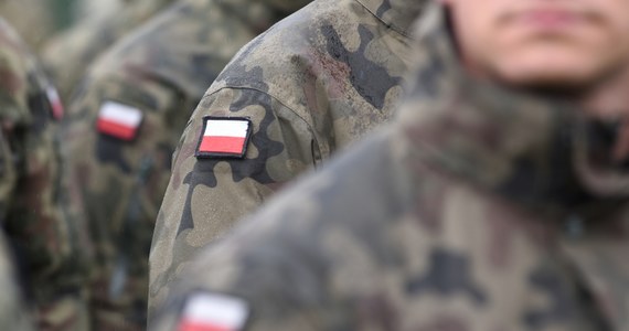 Po kilkugodzinnych poszukiwaniach odnalazł się żołnierz 25. Brygady Kawalerii Powietrznej w Tomaszowie Mazowieckim - dowiedzieli się reporterzy RMF FM. 46-letni mężczyzna zniknął podczas ćwiczeń w terenie. Wiadomo, że po odnalezieniu miał przy sobie pełne uzbrojenie. 