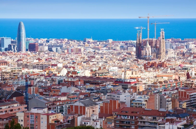 Barcelona walczy z nadmierną turystyką. Chce podwoić opłaty