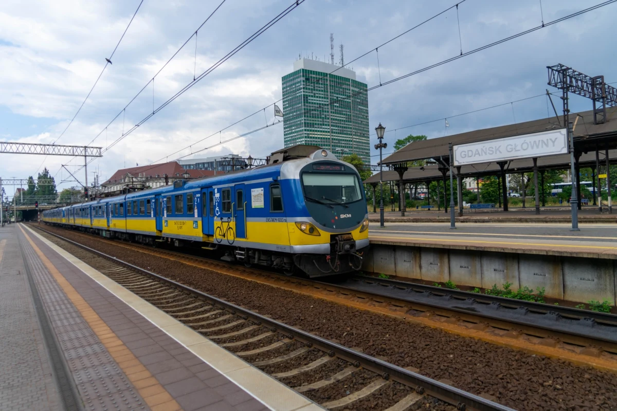 W czwartek, z okazji Dnia Dziecka, najmłodsi podróżni na Pomorzu będą mogli pojechać pociągami Szybkiej Kolei Miejskiej w Trójmieście i Przewozów Regionalnych bezpłatnie – poinformował Urząd Marszałkowski Województwa Pomorskiego.