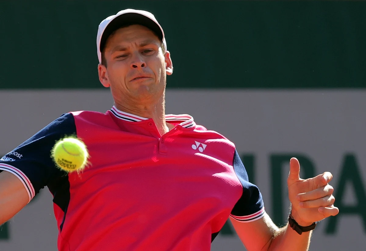 Hubert Hurkacz w trzeciej rundzie turnieju Rolanda Garrosa! Po trwającym cztery godziny i 41 minut spotkaniu Polak pokonał Holendra Tallona Griekspoora 6:3, 5:7, 6:7 (13-15), 7:6 (7-5), 6:4.