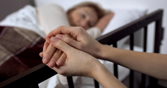Łódzki NFZ zawarł umowę z hospicjum domowym w Tomaszowie Mazowieckim prowadzonym przez Fundację Dwa Skrzydła. Wraz z nową placówką w regionie jest obecnie 35 hospicjów domowych dla dorosłych oraz dwa hospicja domowe dla dzieci. W ubiegłym roku opieką paliatywną objęto 3,6 tys. osób.
