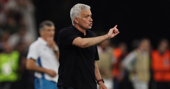 José Mourinho dał popis po finale Ligi Europy. Portugalczyk wyraził swoją frustrację podczas konferencji prasowej, a na stadionowym parkingu zaczekał na arbitrów, by na nich nawrzeszczeć. Jego AS Roma przegrała w środę w finale z Sevillą po serii rzutów karnych.