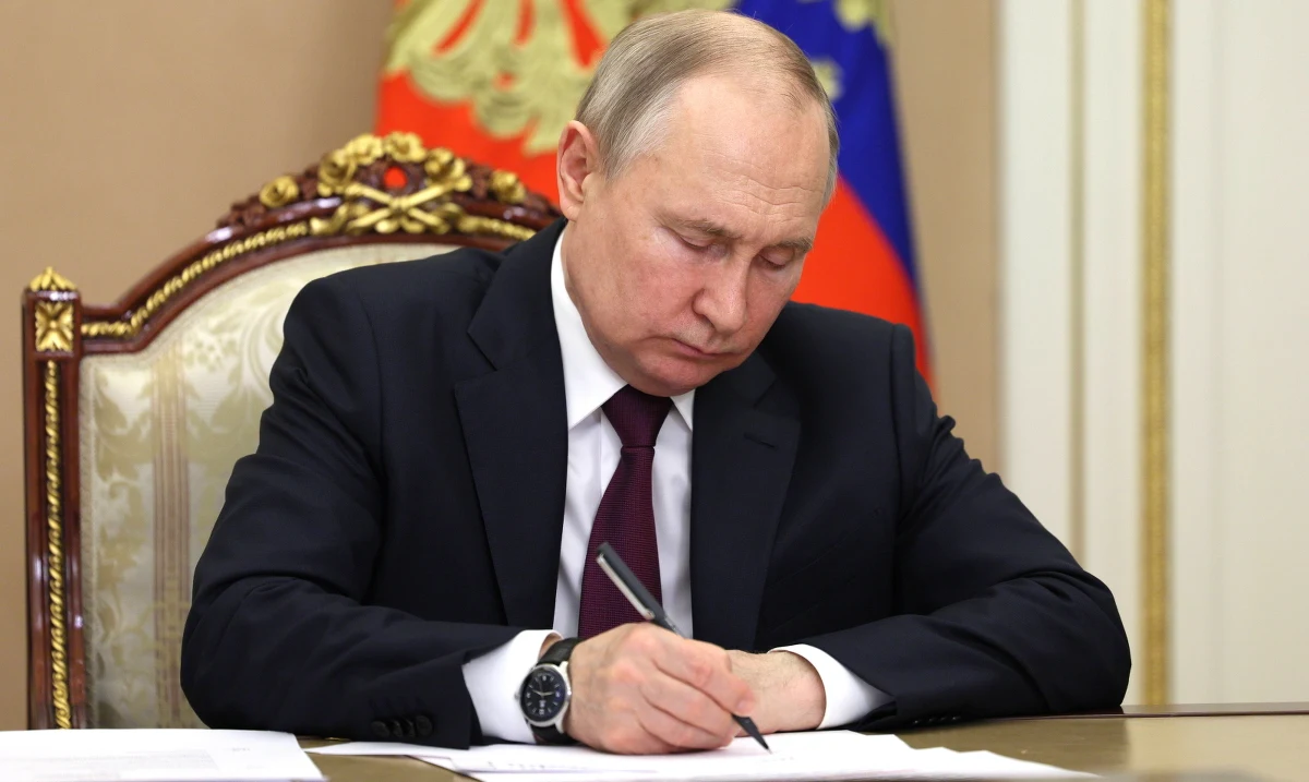 Administracja prezydenta Rosji Władimira Putina zamierza wybudować nowy schron na terenie Centralnego Szpitala Klinicznego w Moskwie. W obiekcie ma być zapewnione działanie specjalnych systemów łączności "dla funkcjonariuszy będących obiektami ochrony państwa".