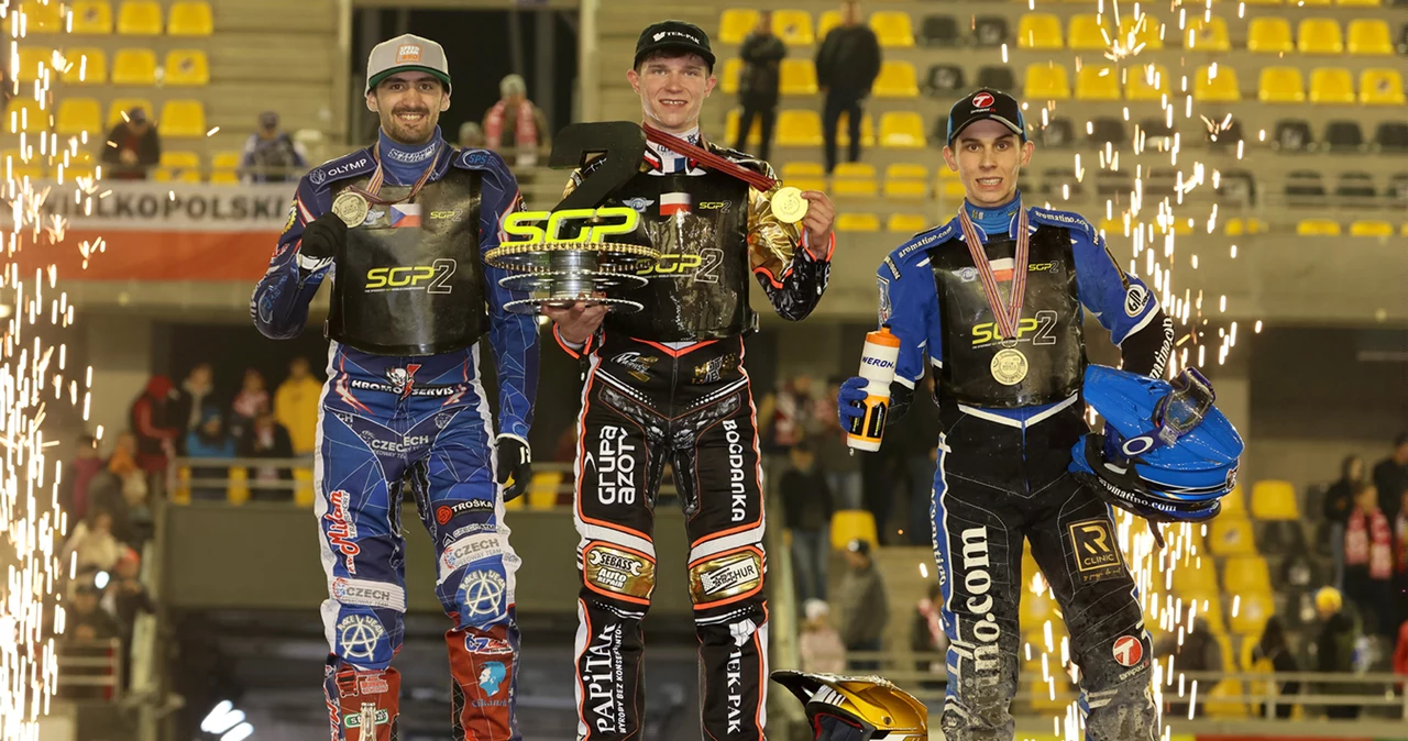 Jan Kvech, Mateusz Cierniak, Jakub MIśkowiak na podium SGP2 2022.