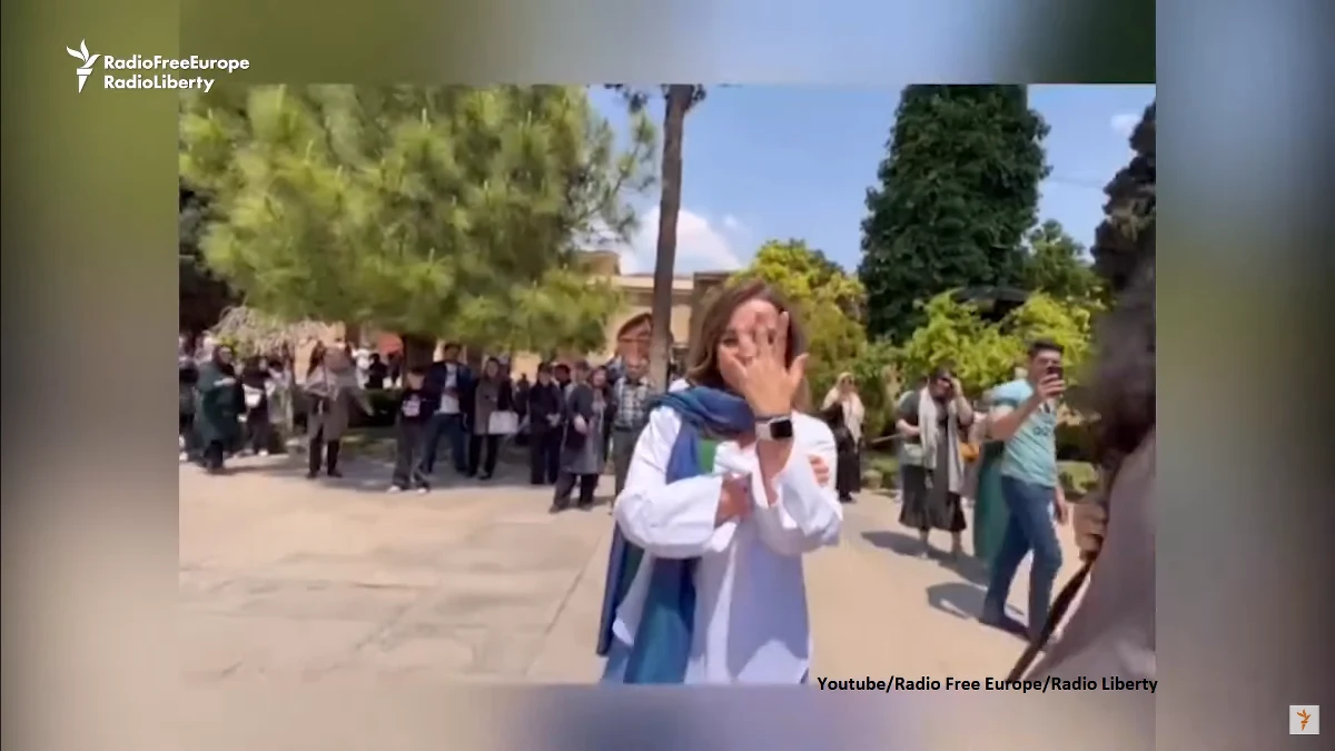 Po publicznych oświadczynach w mieście Sziraz w Iranie, narzeczeni zostali zaaresztowani - podał portal Middle East Eye.  Wideo z oświadczyn pary pojawiło się w irańskich mediach społecznościowych w poniedziałek.