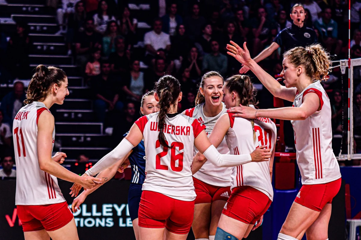 Dwa mecze, dwa zwycięstwa - takim bilansem mogą się pochwalić siatkarki reprezentacji Polski w tegorocznej edycji Ligi Narodów. Dziś podopieczne Stefano Lavariniego mają szczególne powody do radości, bo w imponującym stylu udało im się pokonać faworyzowane Włoszki 3:1 (21:25, 25:20, 25:14, 25:18). 