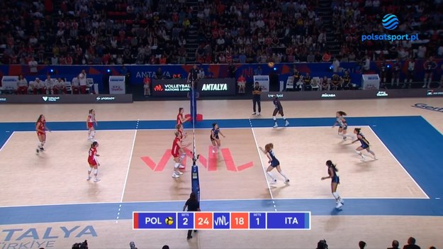 Siatkarki reprezentacji Polski wygrały z Włoszkami w swym drugim meczu tegorocznej edycji Ligi Narodów. 

Polska – Włochy 3:1 (21:25, 25:20, 25:14, 25:18)

Polska: Agnieszka Korneluk, Magdalena Stysiak, Martyna Łukasik, Katarzyna Wenerska, Olivia Różański, Magdalena Jurczyk – Maria Stenzel (libero) oraz Martyna Czyrniańska, Aleksandra Szczygłowska, Julia Nowicka, Monika Gałkowska. Trener: Stefano Lavarini.

Włochy: Alice Carlotta Degradi, Francesca Bosio, Anna Danesi, Sylvia Chinelo Nwakalor, Federica Squarcini, Oghosasere Loveth Omoruyi – Sara Panetoni (libero) oraz Ilaria Battistoni, Sofia D'Odorico, Adhuoljok John Majak Malual. Trener: Davide Mazzanti.

