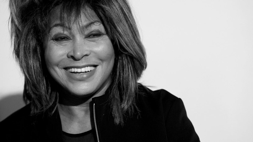 Tina Turner zmarła w ubiegłą środę. Informacja o jej nagłej śmierci zaskoczyła fanów, a także... dużą część rodziny piosenkarki. Według nowych doniesień ta nie wiedziała, że artystka była poważnie chora i nie zdążyła się z nią pożegnać. Mało tego, piosenkarka nie miała nigdy okazji poznać swoich wnucząt i prawnucząt.