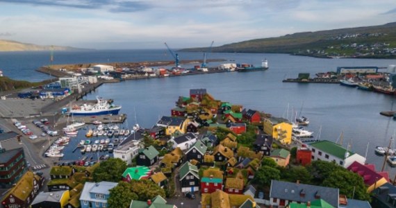 Rząd Wysp Owczych ogłosił w czwartek po długich dyskusjach decyzję o ograniczeniu dostępu do swoich portów rosyjskim statkom. Nie zerwano całkowicie współpracy z Rosją, obawiając się negatywnych skutków gospodarczych.