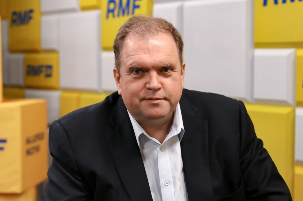 „Prezydent Duda popełnił absolutne harakiri. Duda po rzeczach, które robił, odzyskał dobrą pozycję. Jego grzechy były zapominane, bo przecież tak dobrze zachowuje się w sprawie Ukrainy. I nagle robi coś takiego, po czym nie ma przyszłości europejskiej” – mówił w Porannej rozmowie w RMF FM Paweł Piskorski, komentując podpisanie przez prezydenta ustawy powołującej komisję weryfikacyjną ds. rosyjskich wpływów w Polsce. 