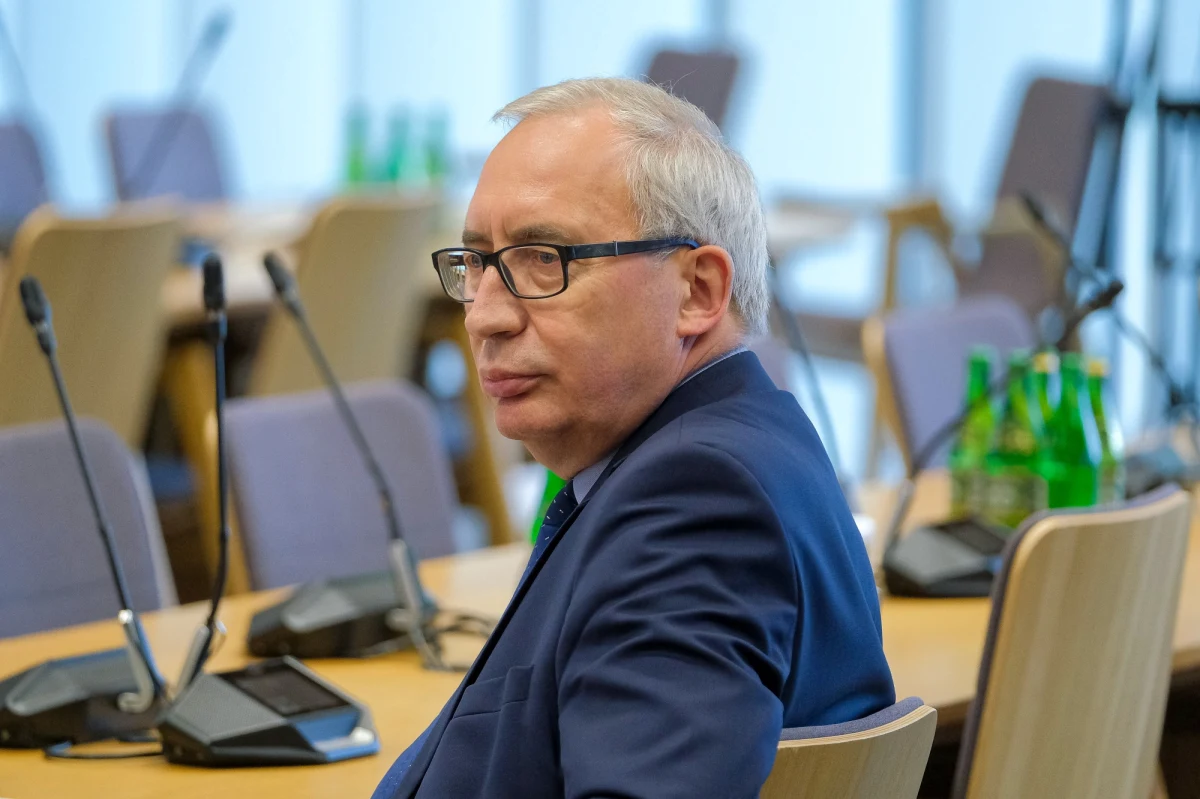 Jeśli zostanie tylko nasz klub i rzeczywiście opozycja nie zgłosi kandydatów do komisji ds. wpływów rosyjskich, to kandydatury uzupełni nasz klub i wtedy powołamy skład komisji w całości - powiedział Kazimierz Smoliński (PiS). Jak zapewnił "w lipcu komisja na pewno rozpocznie prace".