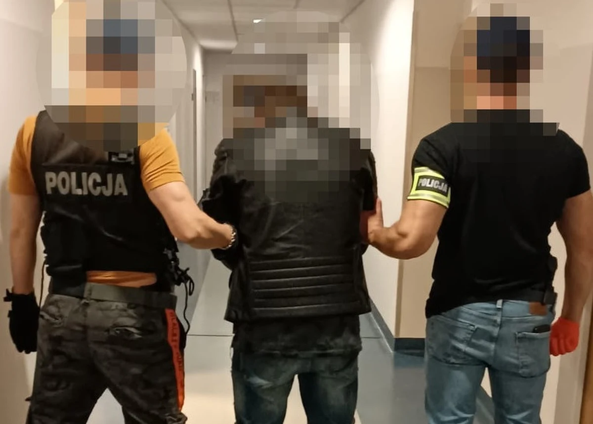 Do 10 lat pozbawienia wolności grozi 24-latkowi zatrzymanemu przez policjantów z Piaseczna na Mazowszu. Mężczyzna posiadał tabletki ecstasy, mefedron, a także marihuanę, którą ukrywał... w plastikowym jajku.