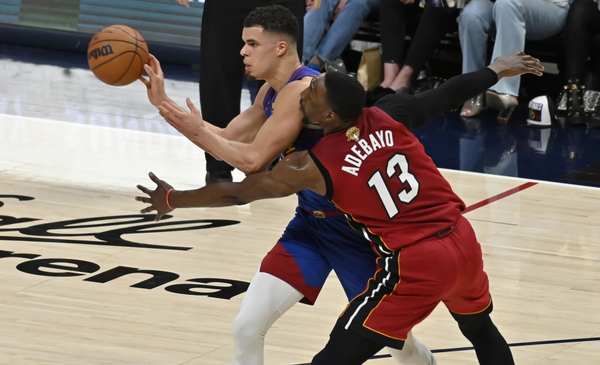 ​Koszykarze Denver Nuggets pokonali Miami Heat 104:93 w pierwszym meczu finałowym ligi NBA. Kolejne spotkanie - w niedzielę. Rywalizacja toczy się do czterech zwycięstw.