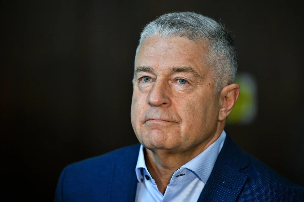 To nie jest żadne wyjście z twarzą - tak Władysław Frasyniuk komentował decyzję Andrzeja Dudy o nowelizacji ustawy o komisji weryfikacyjnej - Oni są bez twarzy i nie jest to w żadnym naszym interesie, by pozwolić im wyjść z twarzą. Są recydywą w łamaniu Konstytucji. Żadnej litości, żadnego pobłażania, żadnej słabości - dodawał gość Rozmowy w południe w RMF FM.