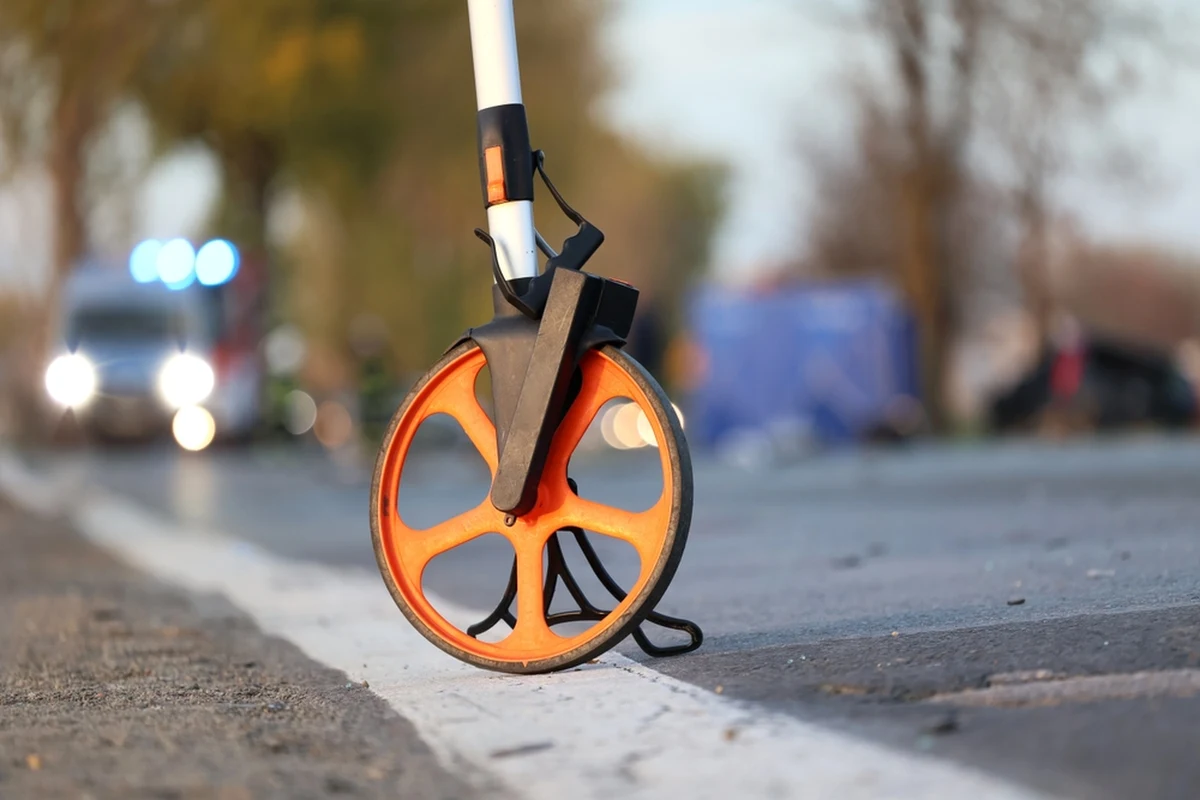 Jedna osoba trafiła do szpitala w wyniku zderzenia cysterny z samochodem osobowym na krajowej nr 10 w miejscowości Zielonczyn koło Bydgoszczy (woj. kujawsko-pomorskie). W cysternie został uszkodzony bak z paliwem.