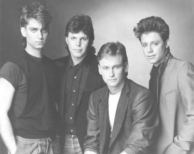 "Kyrie", sztandarowy przebój amerykańskiej formacji Mr. Mister, to jedna z niezapomnianych piosenek lat 80. To jednocześnie utwór, wokół którego powstało wiele legend. Trafił na szczyt amerykańskiej listy przebojów, dając grupie drugi po "Broken Wings" i ostatni w ich karierze numer 1. Do dziś wiele osób zadaje sobie pytanie, czy "Kyrie" to religijna piosenka?