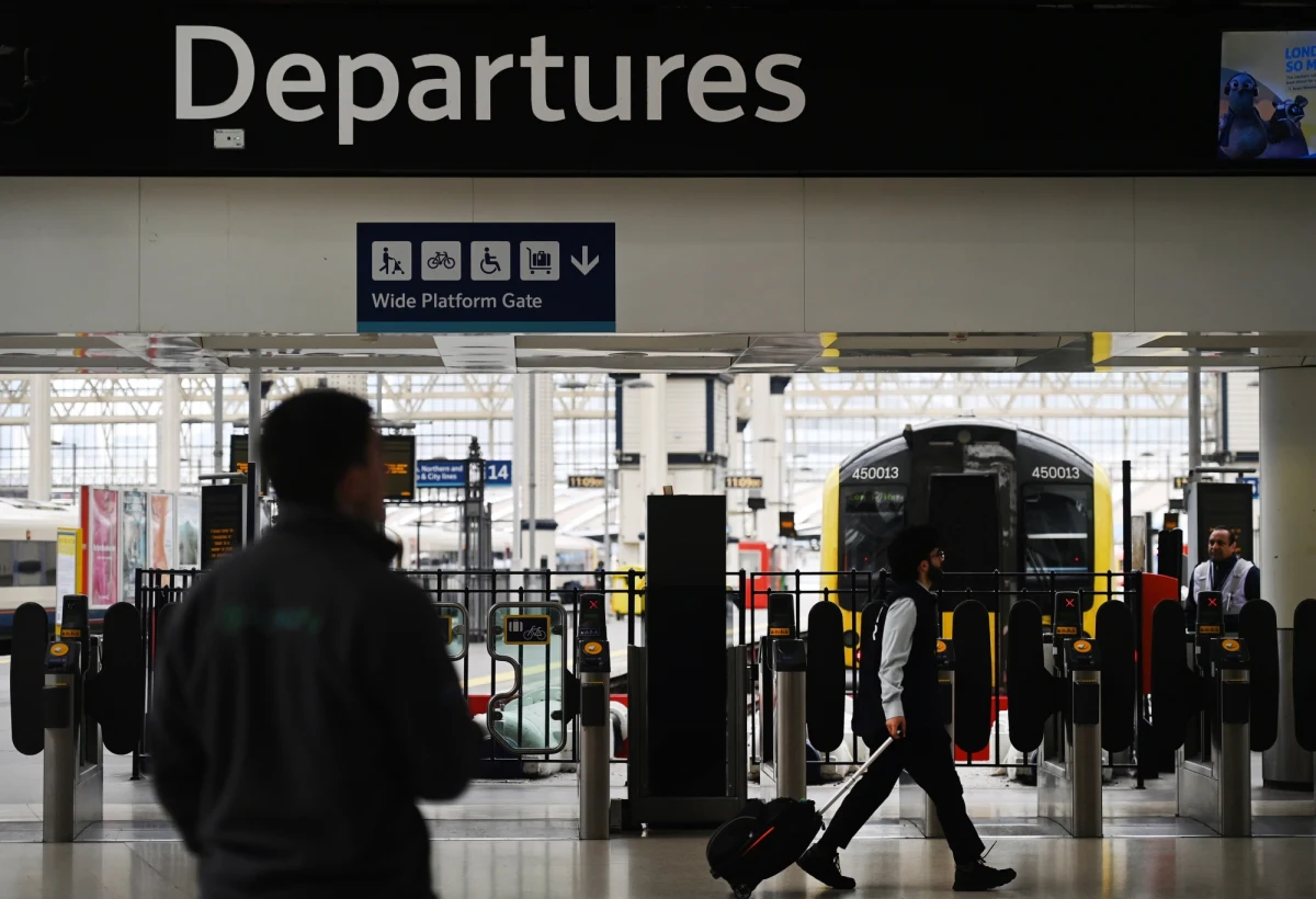 Na Wyspach Brytyjskich znowu strajkują kolejarze, tym razem głównie na terenie Anglii. To kolejny 48-godzinny protest, który utrudnia życie Brytyjczykom.