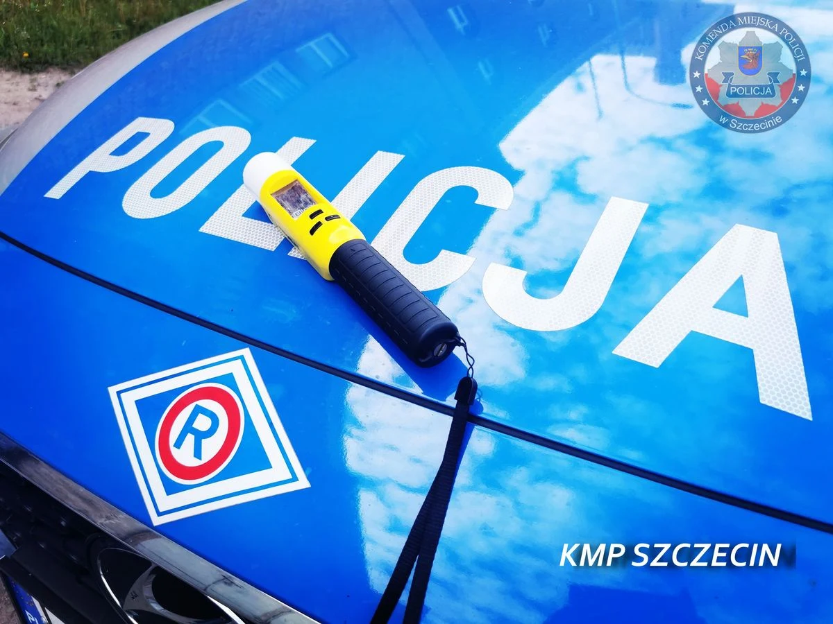 Po krótkim pościgu szczecińscy policjanci zatrzymali kierowcę toyoty, który nie zatrzymał się do kontroli drogowej. Powód ucieczki 51-latka szybko stał się jasny: był kompletnie pijany, poszukiwany, a samochód prowadził mimo aktywnego zakazu.