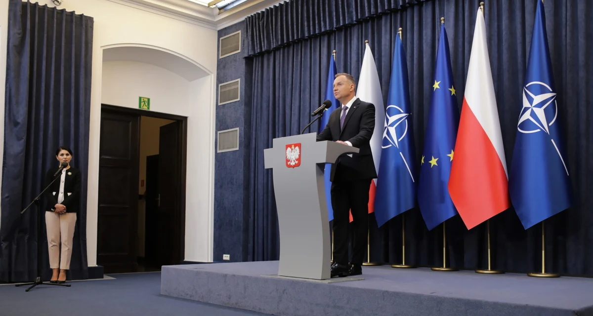 Przygotowanie przez prezydenta Andrzeja Dudę projektu nowelizacji ustawy powołującej komisję ds. badania wpływów rosyjskich na bezpieczeństwo wewnętrzne RP w latach 2007-2022 wywołało w sieci falę komentarzy. Posłowie partii rządzącej, choć zaskoczeni, cieszą się, że komisja będzie mogła ruszyć. Większość polityków opozycji jest zdania, że nowelizacja nic w tej sprawie nie zmienia.