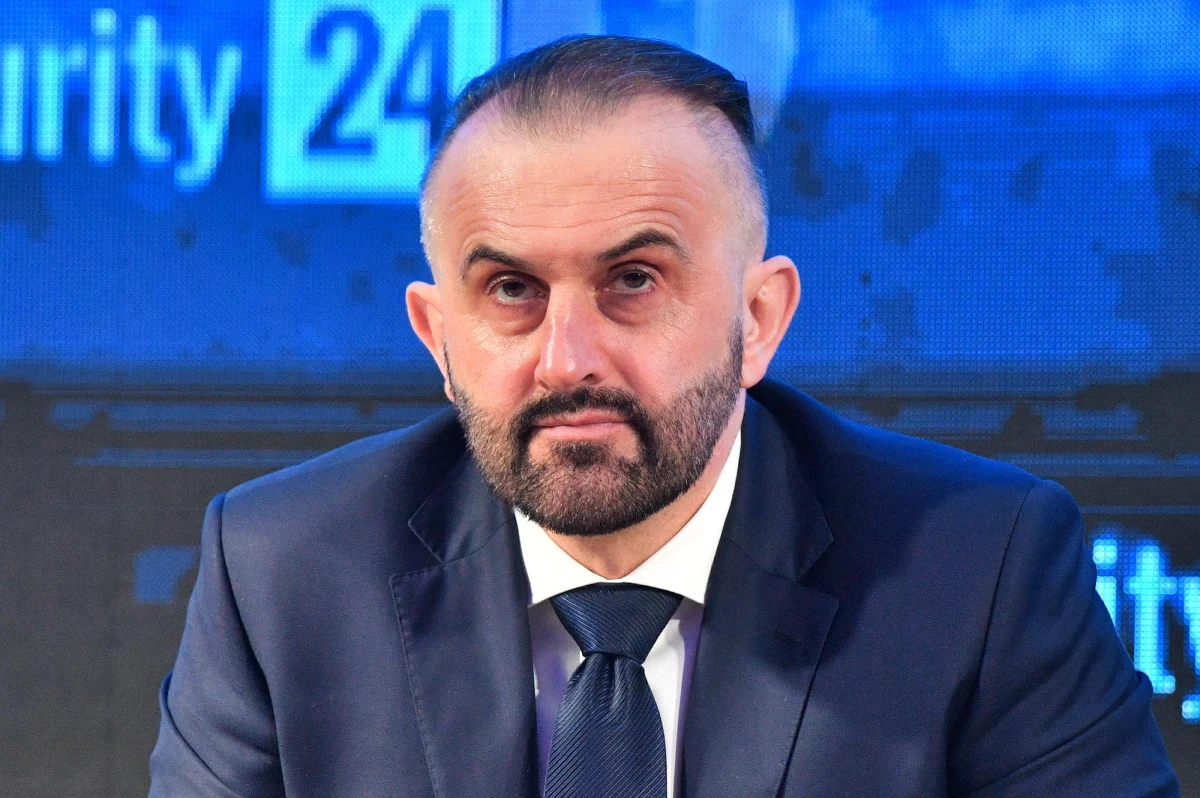 Dyrektor Rządowego Centrum Bezpieczeństwa płk Konrad Korpowski podał się do dymisji - potwierdził szef wydziału polityki informacyjnej RCB Damian Duda. Jak zaznaczył, dymisja nie została jeszcze przyjęta.