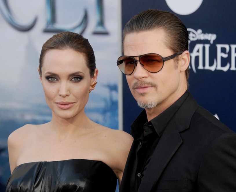Brad Pitt wciąż toczy z Angeliną Jolie walkę w sądzie o jedną z ich wspólnych nieruchomości. Chodzi o Chateau Miraval, znajdującą się na południu Francji ogromną posiadłość ze słynną winnicą. To właśnie na terenie tej posesji w 2014 roku odbyła się ceremonia zaślubin gwiazdora i jego byłej żony.