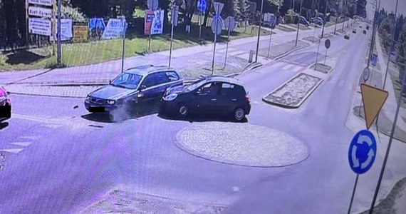 Spore kłopoty ma 44-latka, która na rondzie w Świdniku spowodowała kolizję drogową i jak gdyby nigdy nic pojechała do pracy. Policjanci zatrzymali kobietę, kiedy obsługiwała klientów. Miała w organizmie ponad 1,2 promila alkoholu.