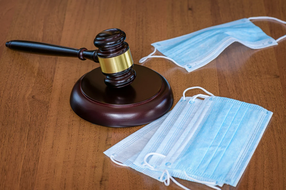 Zbliżający się koniec stanu zagrożenia epidemicznego sporo zmieni w przepisach. Wróci obowiązek chociażby terminowego wykonywania badań okresowych pracowników, zakończą się wydłużone okresy obowiązywania zezwolenia na pobyt czasowy czy zezwolenia na pracę dla obcokrajowców. Powrót do tego, co było dawniej, nie będzie łatwe, bo wielu przedsiębiorców przyzwyczaiło się do tych tymczasowych rozwiązań. Stan zagrożenia epidemicznego przejdzie do historii z końcem czerwca.