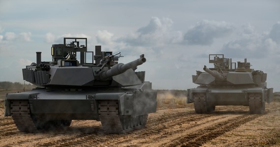 Rozpoczyna się transport pierwszej partii czołgów Abrams, niebawem do Polski wyruszy 14 czołgów M1A1 Abrams oraz trzy wozy zabezpieczenia technicznego M88A2 Hercules - poinformował wicepremier, szef MON Mariusz Błaszczak. Jeszcze w tym miesiącu dotrą do naszego kraju - dodał.