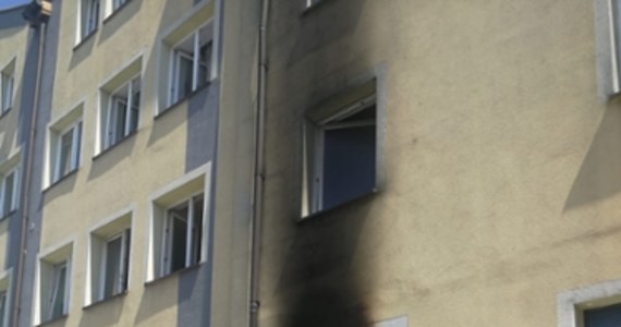 Za wywołanie pożaru, który zagrażał życiu i zdrowiu wielu osób odpowie 38-latek, który podłożył ogień na klatce schodowej bloku w Tarnowie.   


