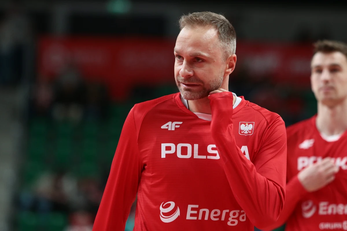 Sobotni wieczór w stolicy będzie stał pod znakiem koszykówki. Legia Warszawa powalczy w pierwszym meczu o brązowy medal Energa Basket Ligi. Jednocześnie będzie to mecz pożegnalny legendy polskiej koszykówki - Łukasza Koszarka. Spotkaniu będzie towarzyszyć specjalna oprawa, a kibice dostaną pamiątkowe koszulki.