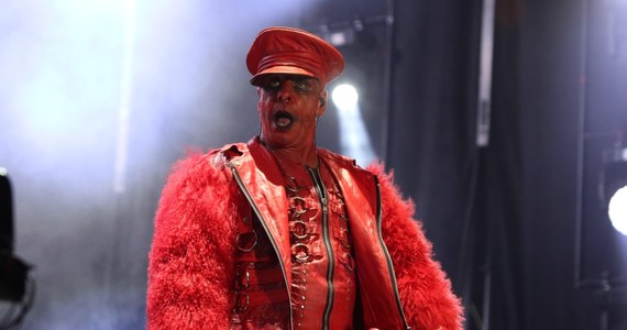 Coraz więcej młodych kobiet twierdzi, że wokalista Rammstein Till Lindemann wykorzystał je seksualnie - donoszą niemieckie media. Kilka dni temu w sieci 22-letnia Irlandka poinformowała, że została odurzona niezidentyfikowanymi substancjami i fizyczne wykorzystana przez 60-latka.