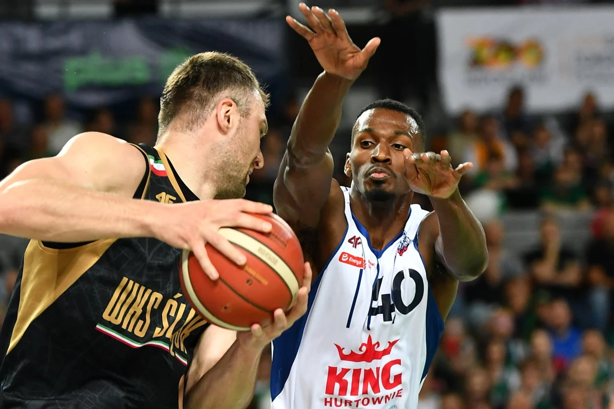 Koszykarze Śląska Wrocław przegrali u siebie z ekipą King Szczecin 78:89 w pierwszym meczu finału Energa Basket Ligi.
