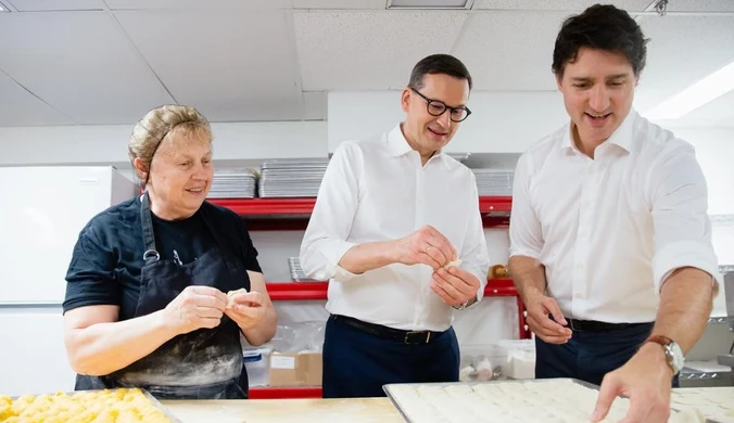 Premier Morawiecki w Kanadzie. Lepił pierogi z Justinem Trudeau