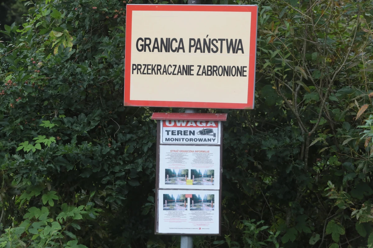 Obywatel Białorusi został oskarżony o nielegalny przewóz imigrantów. Sprawą zajmowali się funkcjonariusze straży garnicznej w Sosnowcu w Śląskiem, a nadzorowała ją prokuratura w Hajnówce na Podlasiu. Akt oskarżenia został skierowany do sądu.