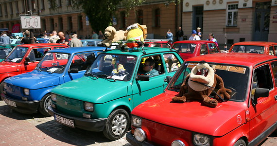 Fiat 126, popularny maluch, świętował w sobotę w Bielsku-Białej, gdzie przez wiele lat powstawał, swoje 50. urodziny. W zlocie uczestniczyło ponad 250 aut, które zmotoryzowały kiedyś Polskę. 126 z nich uczestniczyło w paradzie ulicami miasta.